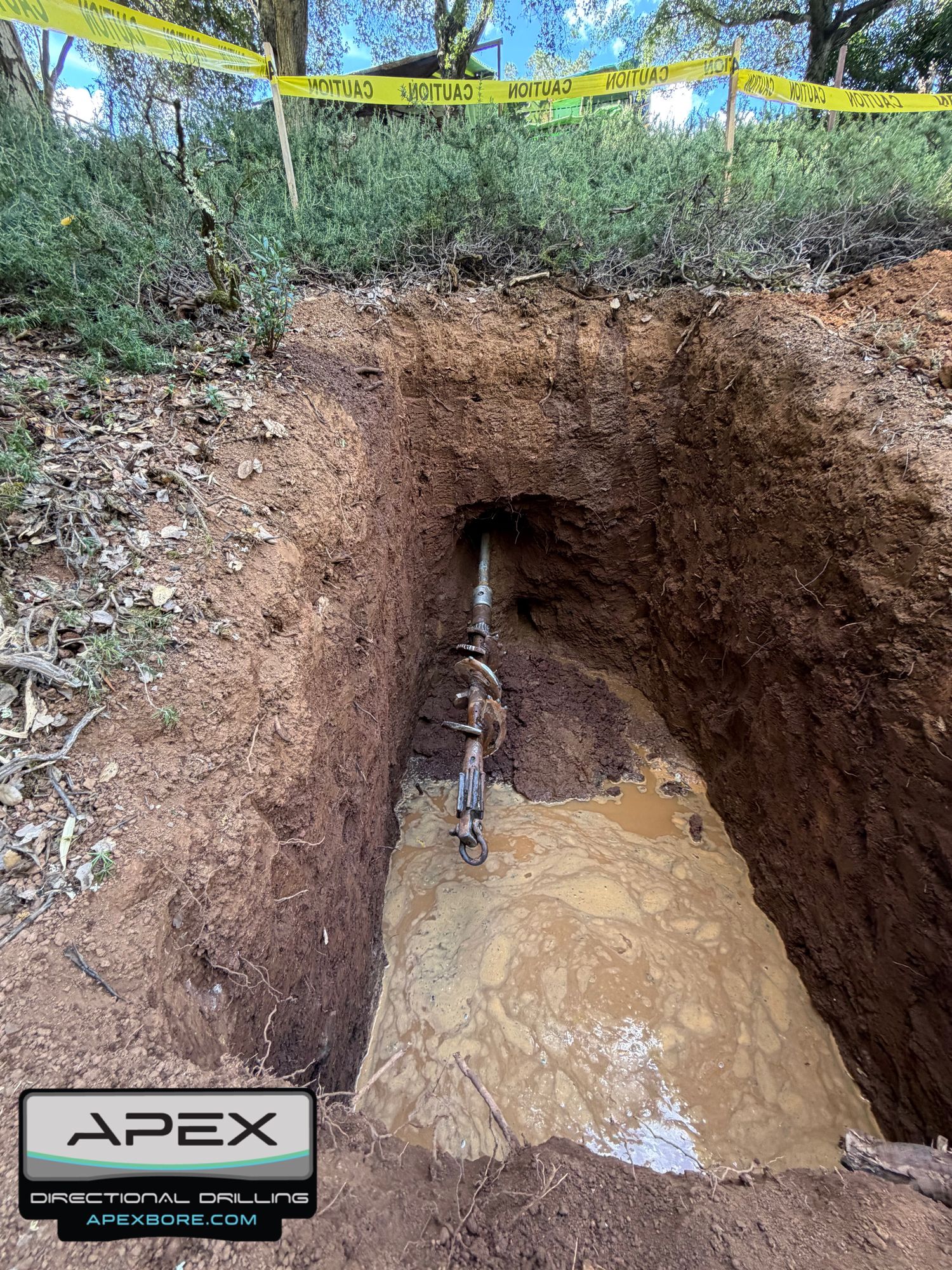 Reamer coming out of the bore with drilling mud in the pit